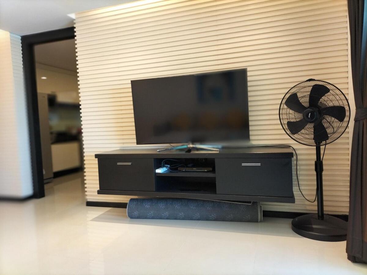 Modern 2-Bedroom Condo In Kamala Near The Beach Bagian luar foto