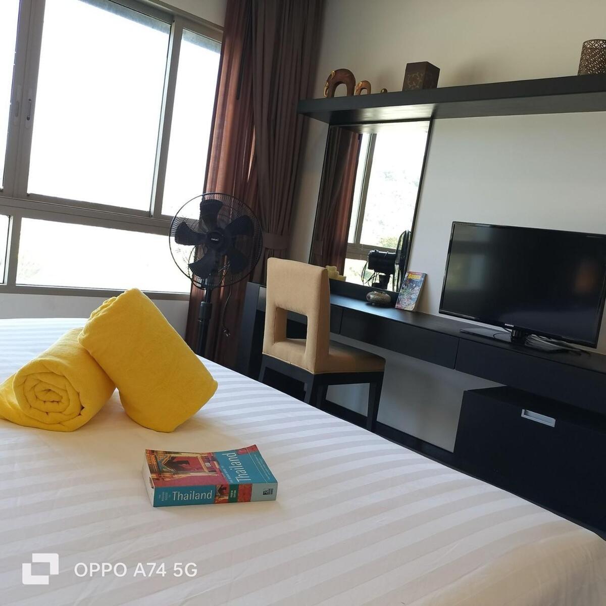 Modern 2-Bedroom Condo In Kamala Near The Beach Bagian luar foto
