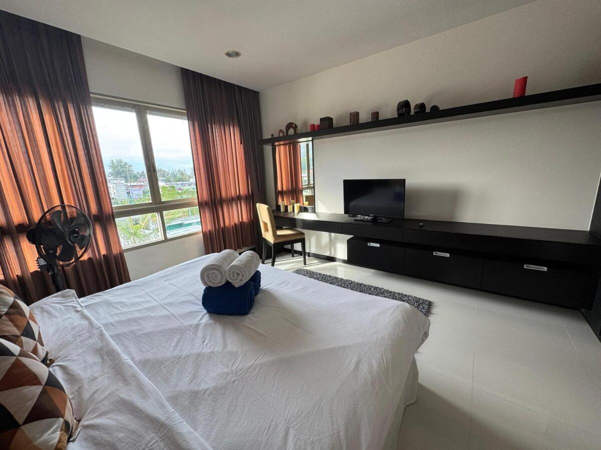 Modern 2-Bedroom Condo In Kamala Near The Beach Bagian luar foto