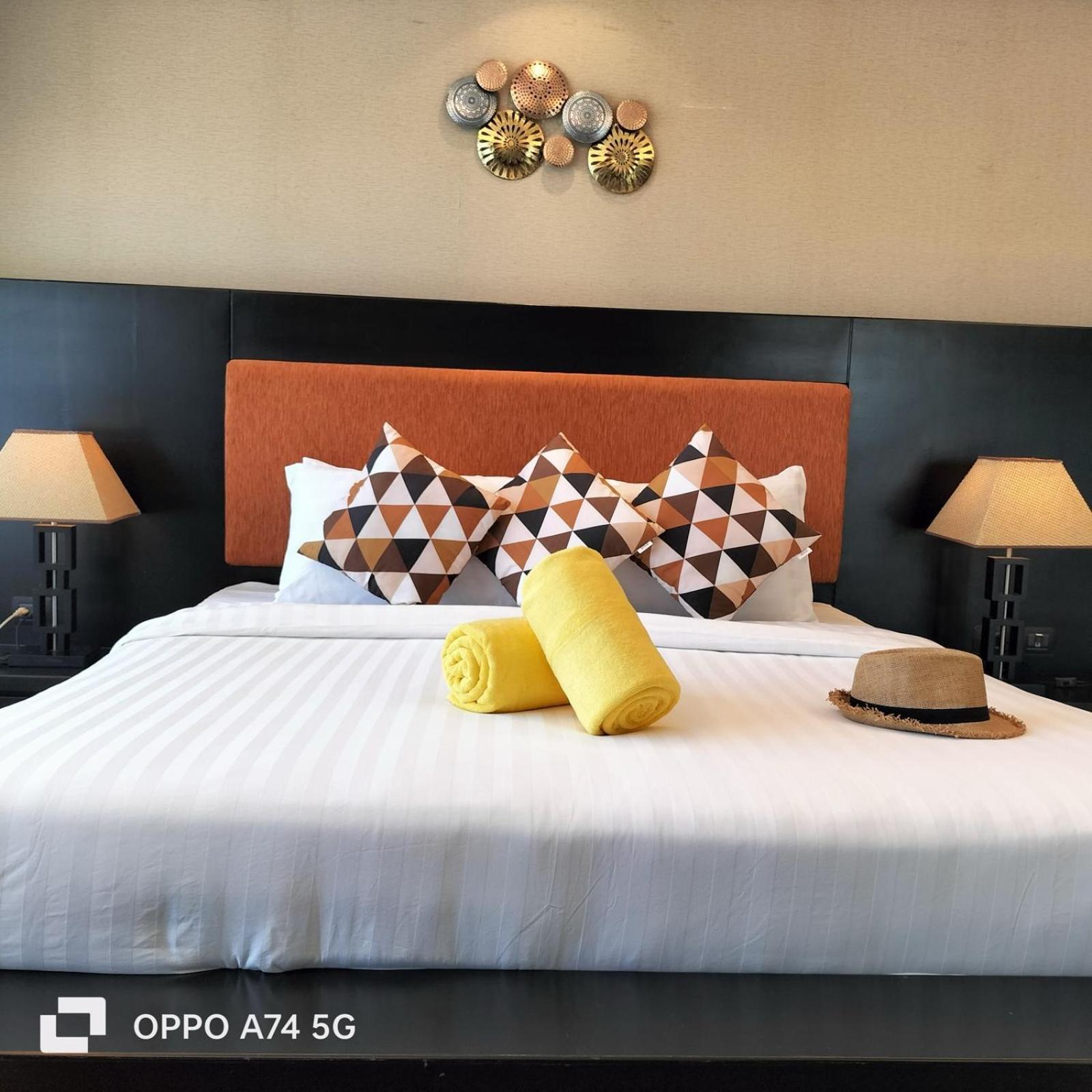 Modern 2-Bedroom Condo In Kamala Near The Beach Bagian luar foto